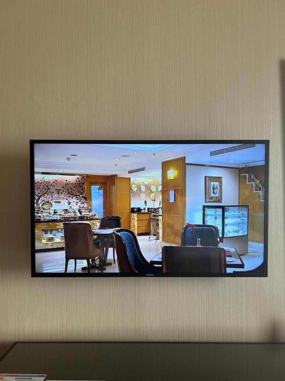 Hotel Ciputra Jakarta Managed By Swiss-Belhotel International Экстерьер фото